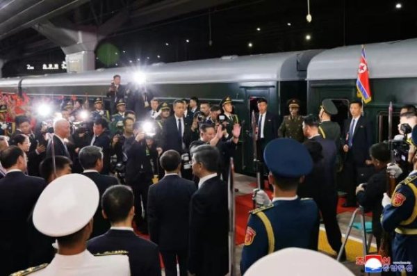 股融通 金正恩结束对中国访问，乘专列离开北京